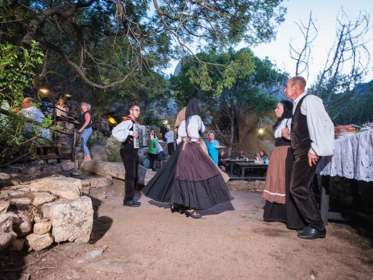 סן פנטלאו Hotel Rocce Sarde מראה חיצוני תמונה