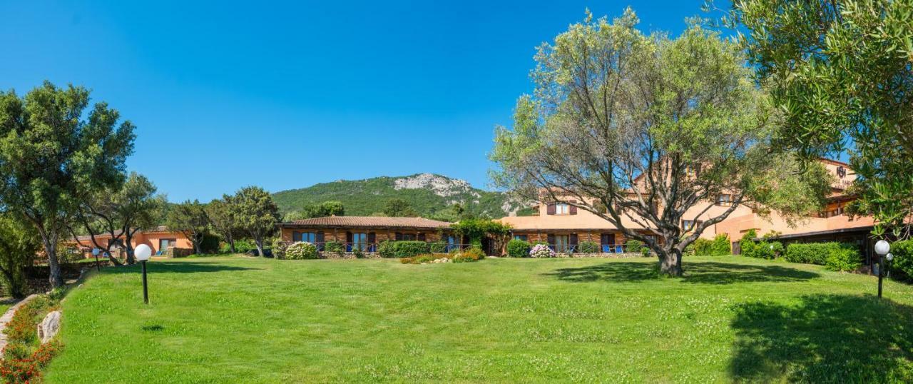סן פנטלאו Hotel Rocce Sarde מראה חיצוני תמונה